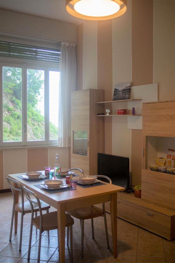 Appartamento Timeless Con Piscina E Tennis Valbrona Exteriör bild